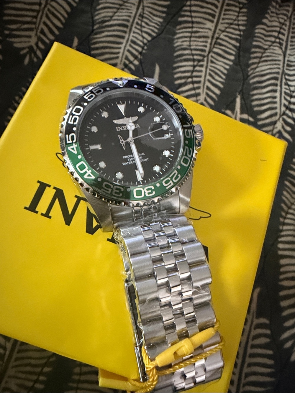 Invicta Men's Black Dial Silver Bracelet Watch with Green Accent Bezel - Picture 2 of 2